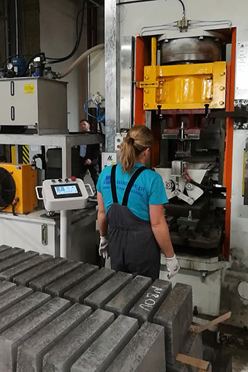 伺服螺旋壓力機(jī) 伺服螺旋壓力機(jī)